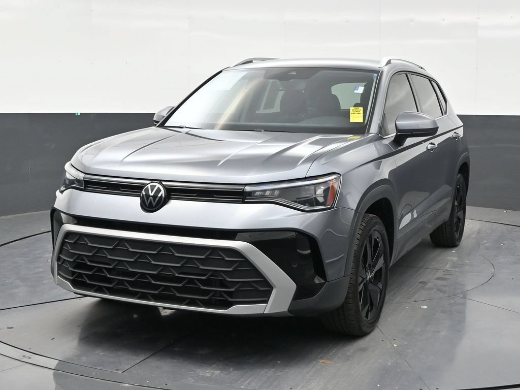 Used 2025 Volkswagen Taos SE FWD image 8
