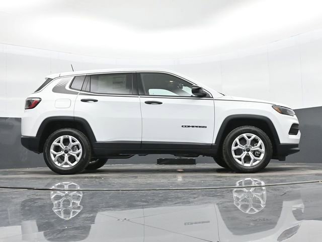 Used 2025 Jeep Compass Sport w/ Mopar Graphics Package AWD/4WD image 39