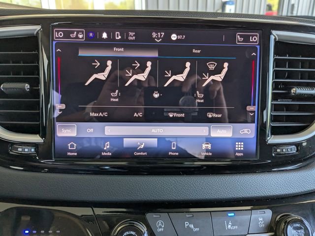 Used 2023 Chrysler Pacifica Touring-L FWD image 5