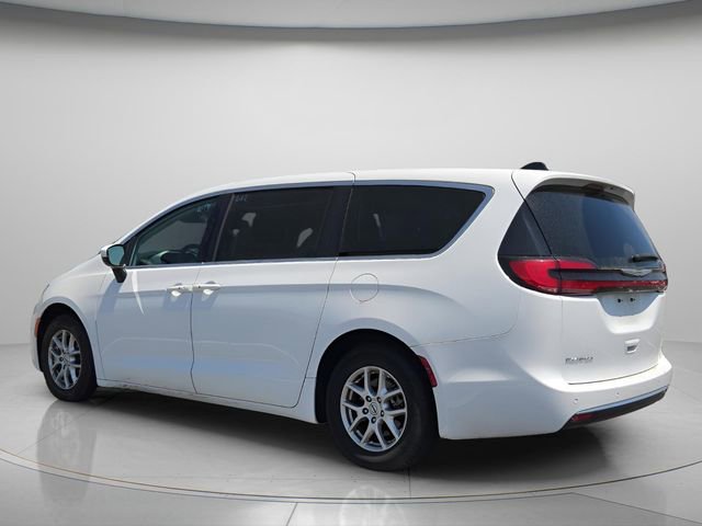 Used 2023 Chrysler Pacifica Touring-L FWD image 9