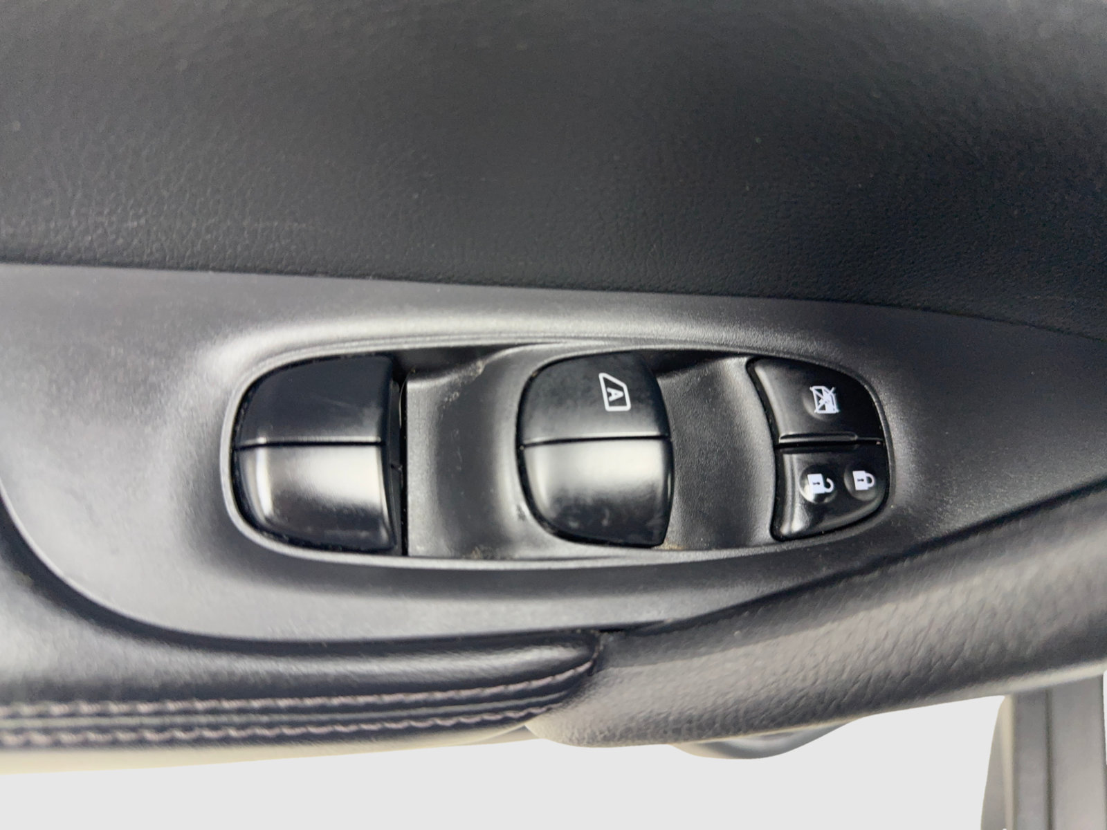 Used 2019 Nissan Rogue S w/ Special Edition Package FWD image 30