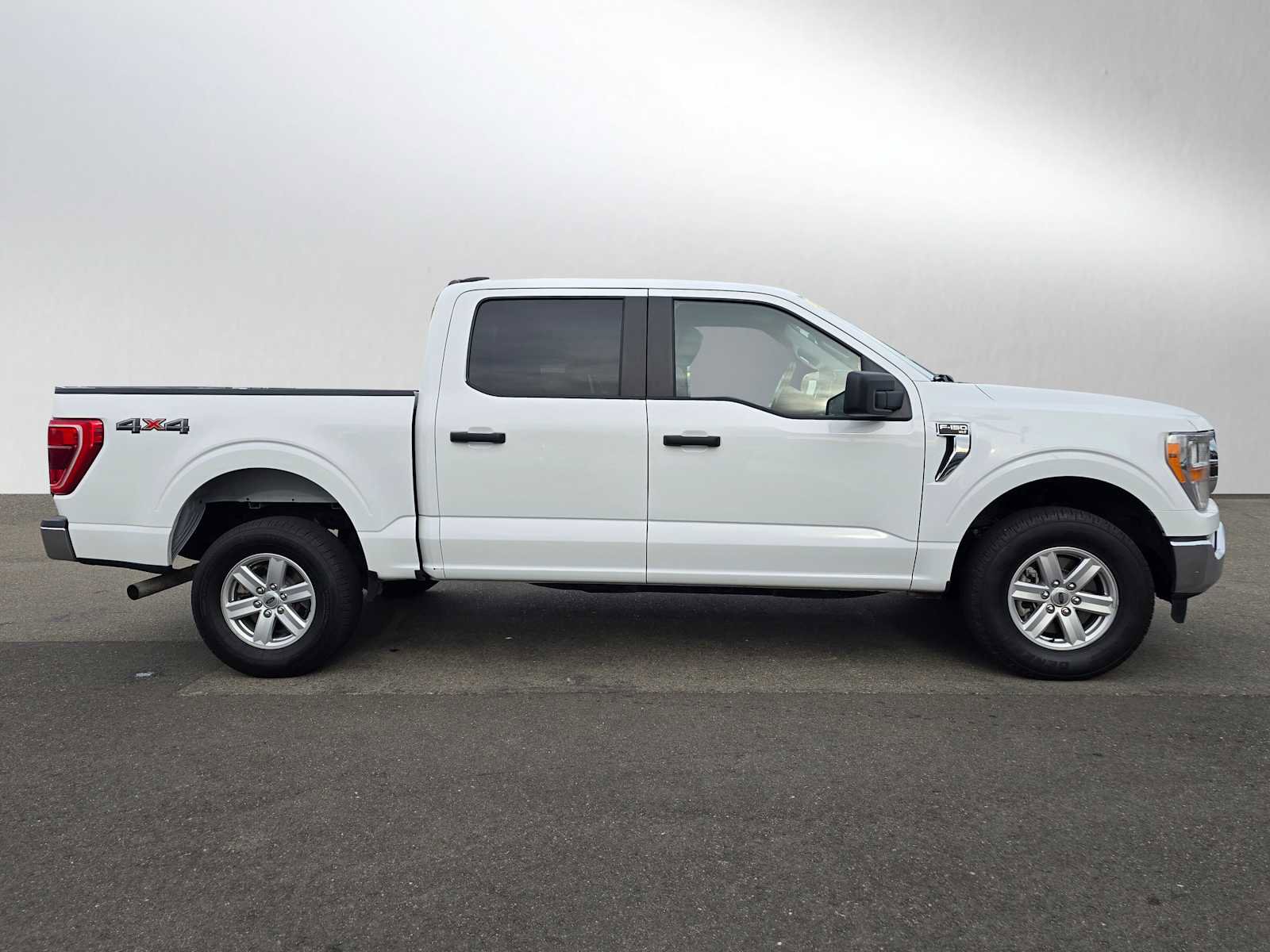 Used 2022 Ford F150 XLT w/ Trailer Tow Package image 2