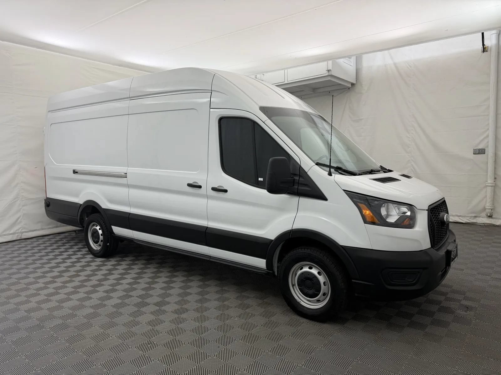 Used 2024 Ford Transit 250 148 High Roof Extended RWD image 4