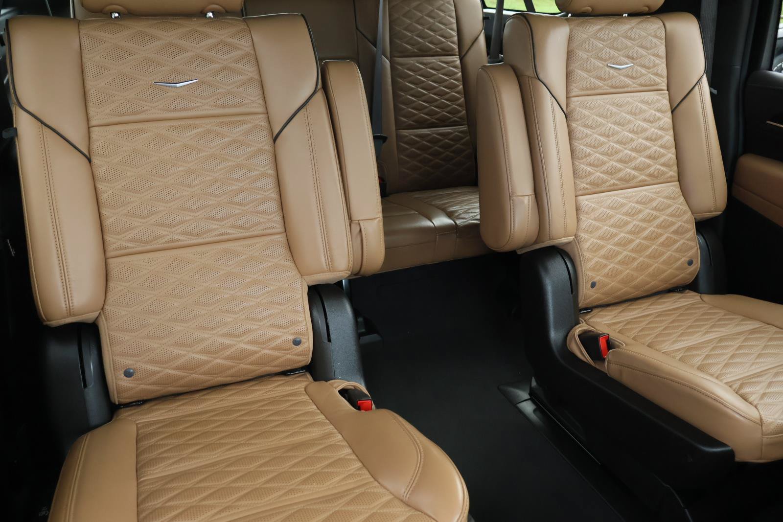 Certified 2024 Cadillac Escalade ESV Premium Luxury RWD image 25