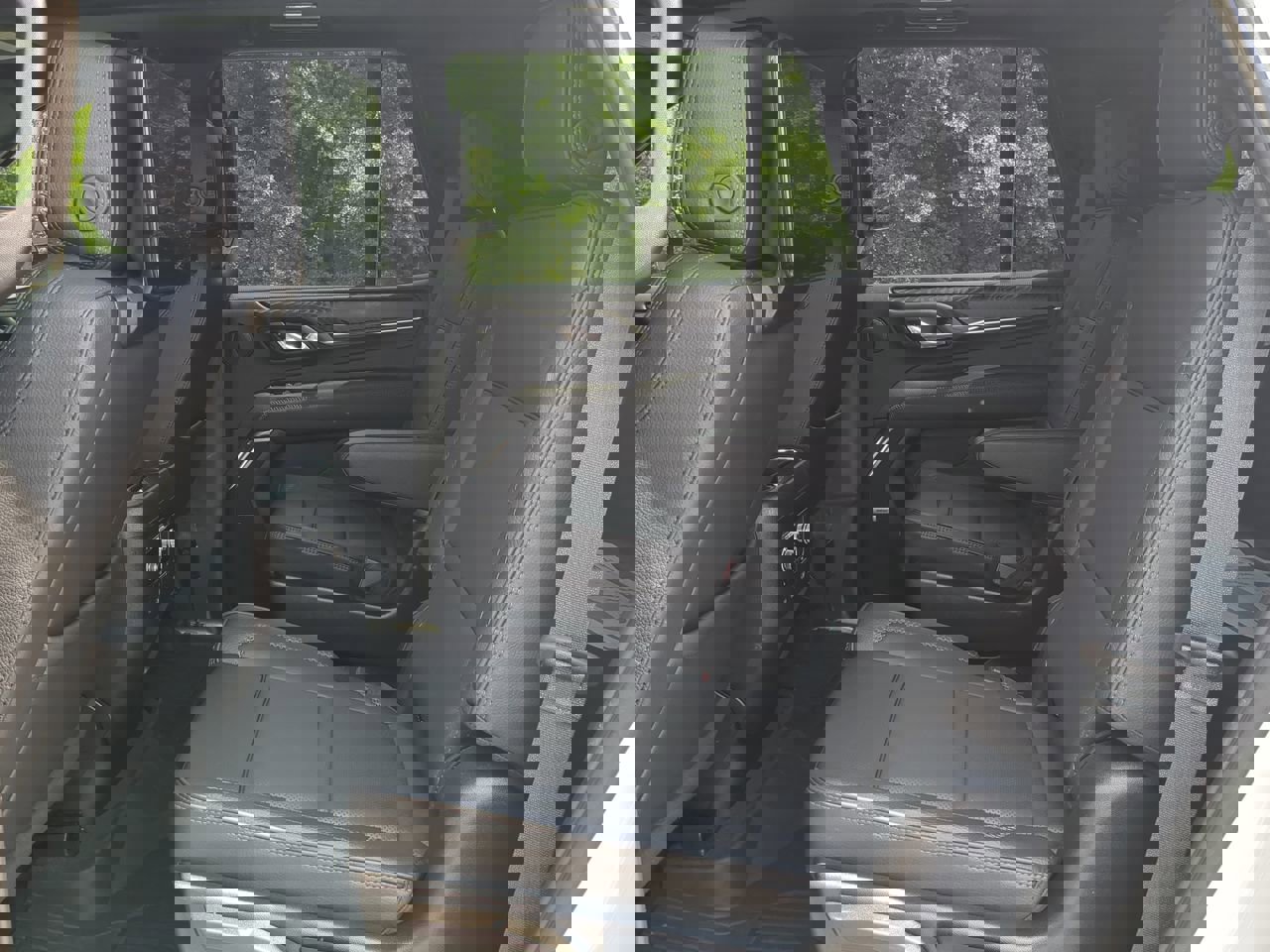 Used 2023 GMC Yukon Denali w/ Denali Reserve Package AWD/4WD image 12