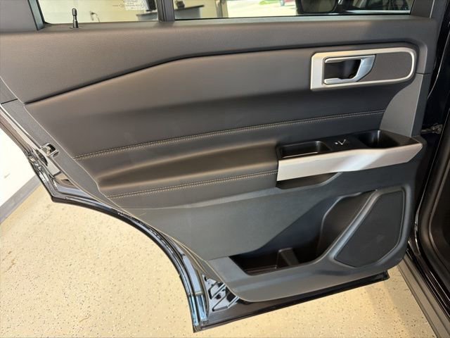 Used 2023 Ford Explorer XLT w/ Equipment Group 202A AWD/4WD image 43