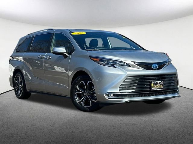 Used 2025 Toyota Sienna Platinum image 2