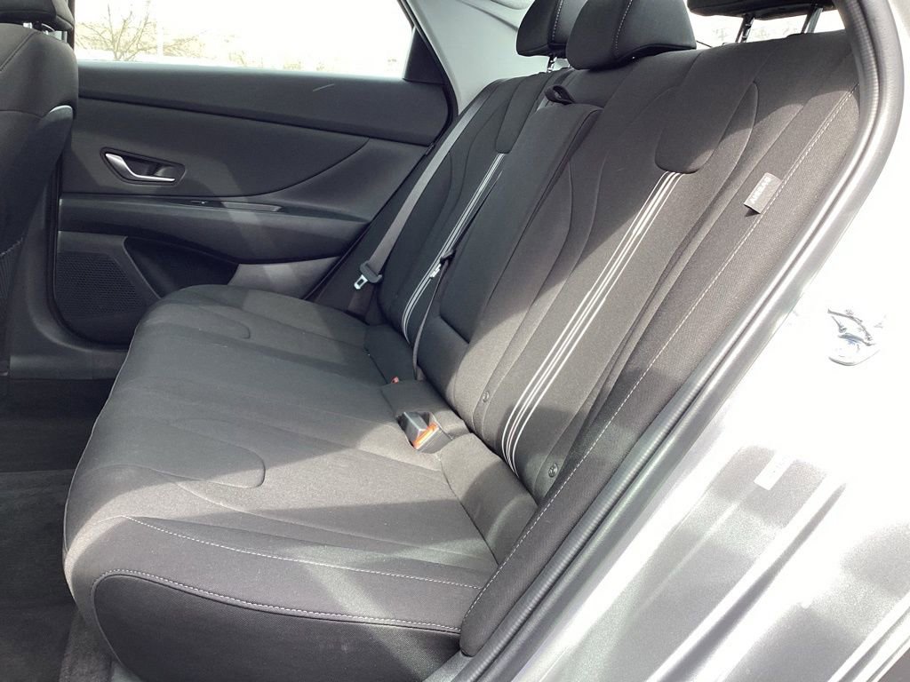 Used 2025 Hyundai Elantra SEL FWD image 12