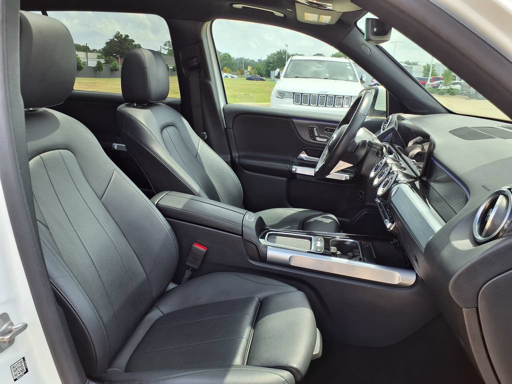 Used 2025 Mercedes-Benz GLB 250 4MATIC image 23