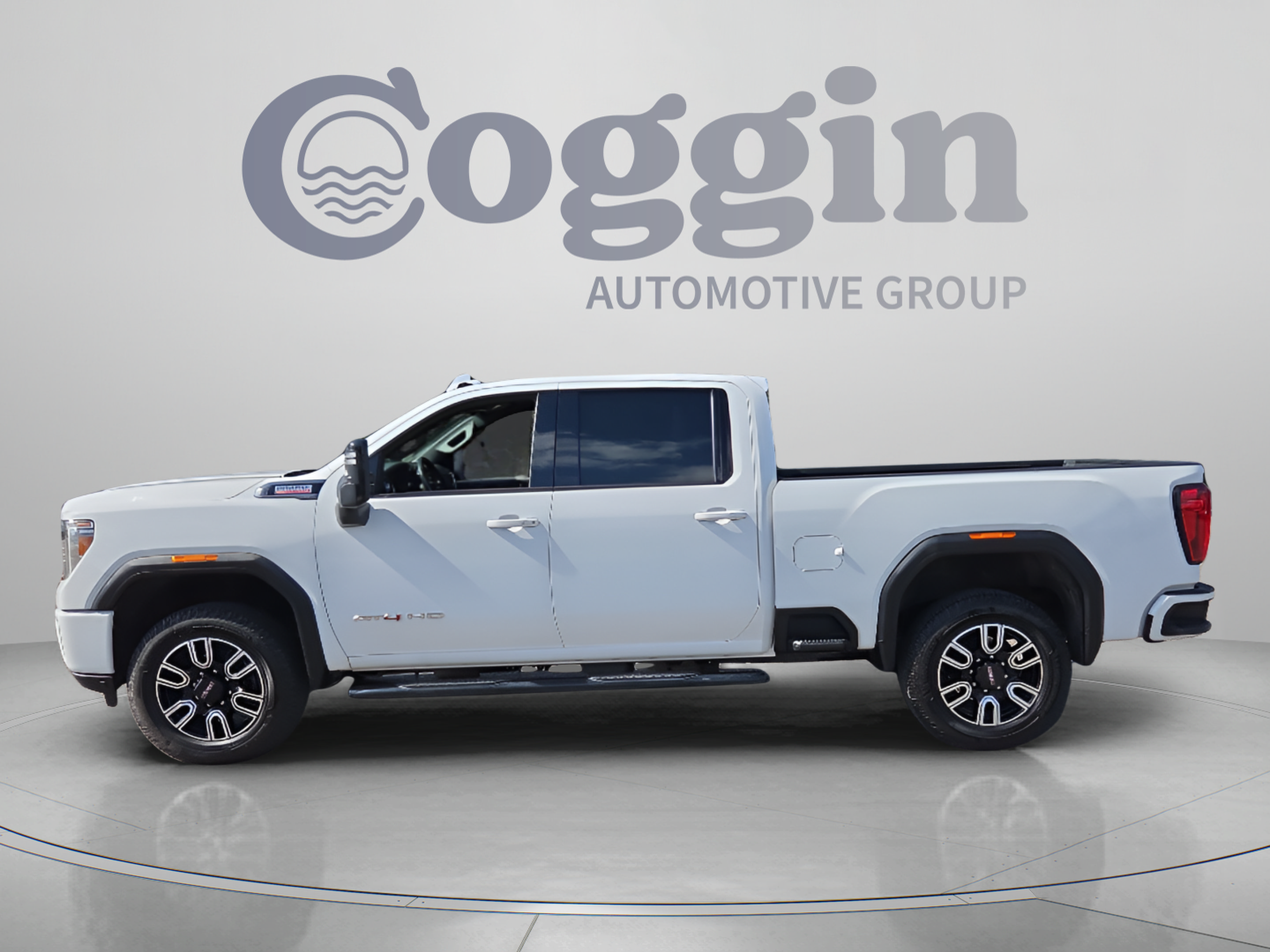 Certified 2022 GMC Sierra 2500 AT4 w/ Gooseneck/5TH Wheel Package AWD/4WD image 2