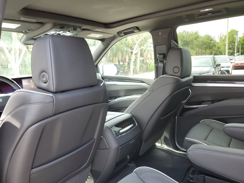 Used 2025 Cadillac Escalade ESV Sport w/ Touring Package AWD/4WD image 19
