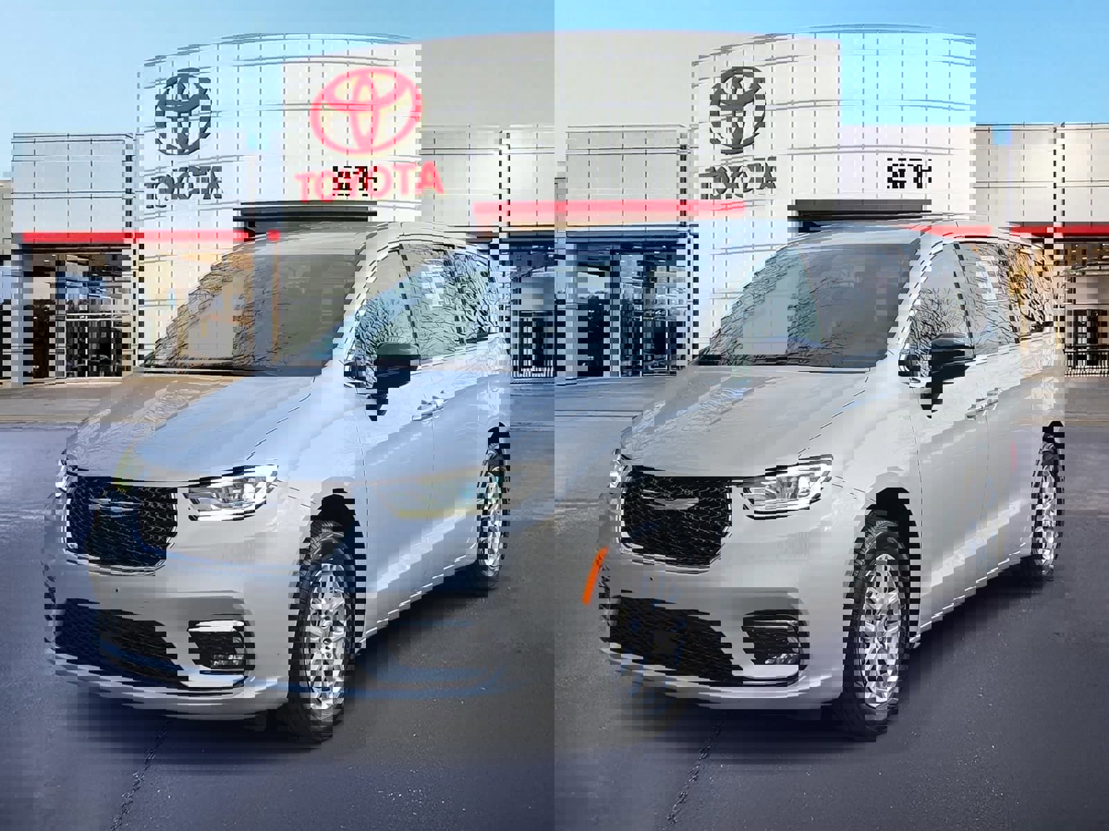 Used 2024 Chrysler Pacifica Touring-L image 1