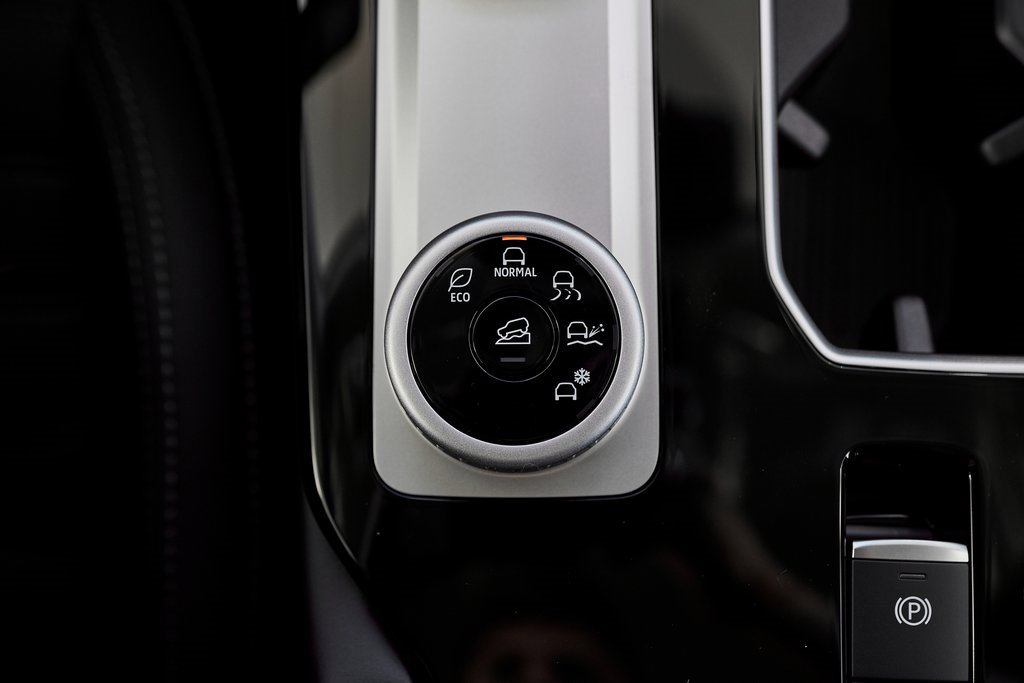 New 2025 Mitsubishi Outlander SE image 43