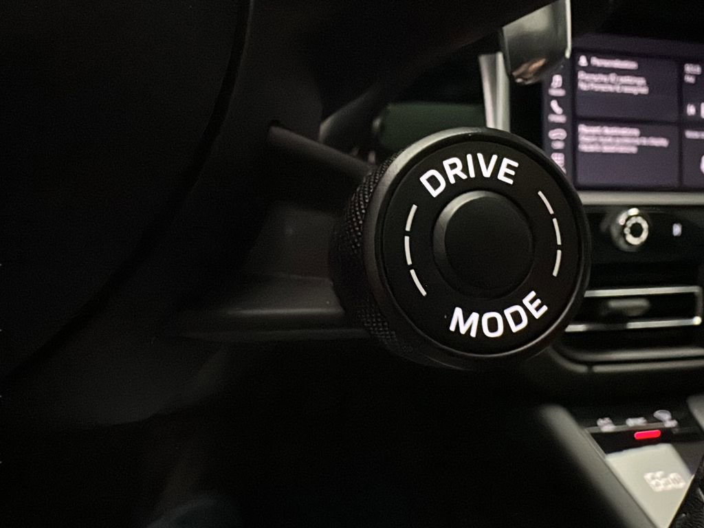 Used 2023 Porsche Macan image 26