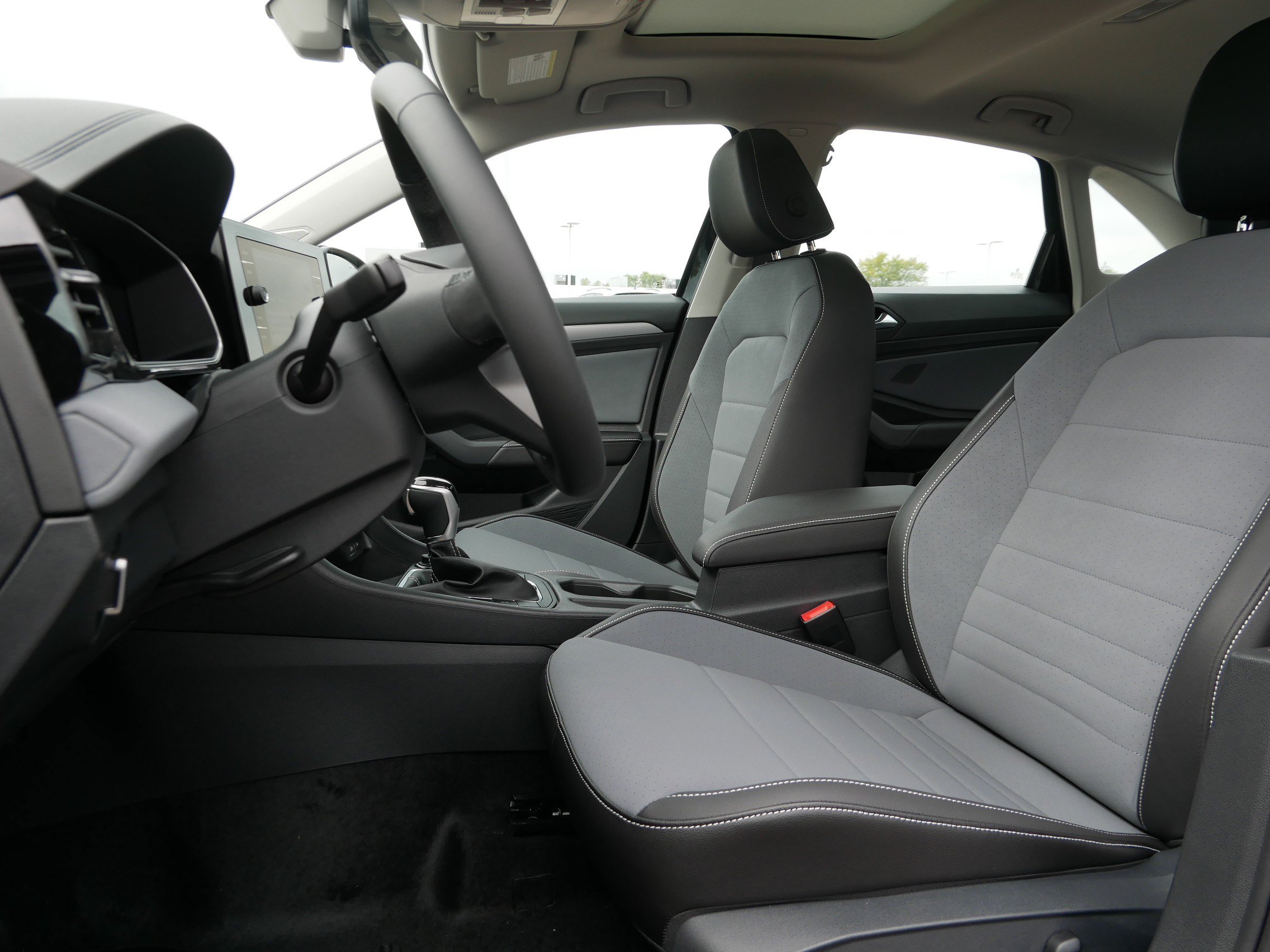 New 2027 Volkswagen Jetta SE FWD image 4