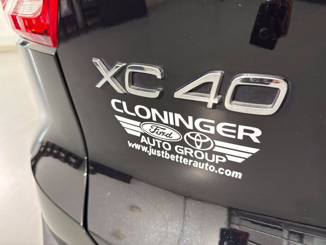 Used 2022 Volvo XC40 T5 Momentum AWD/4WD image 9