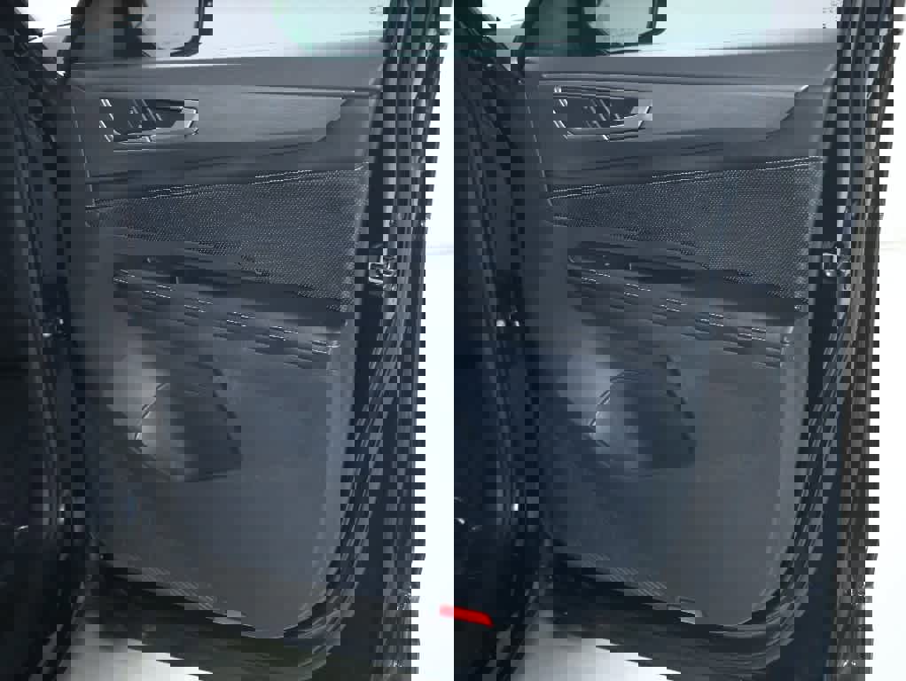 Used 2024 Volkswagen Atlas Cross Sport SE image 30