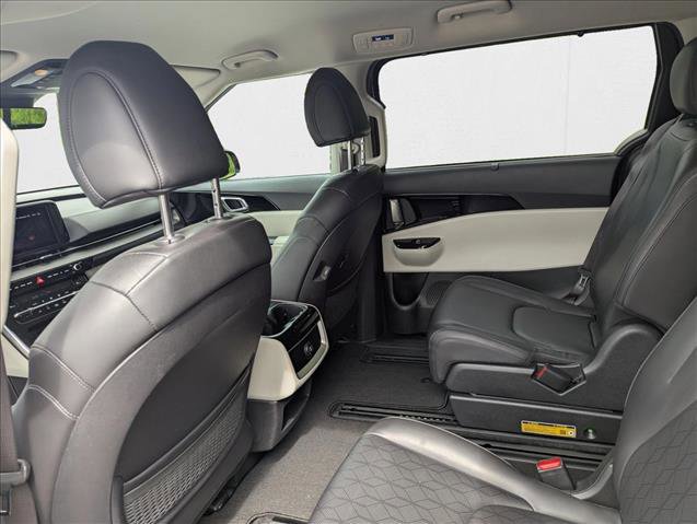Used 2024 Kia Carnival EX image 22