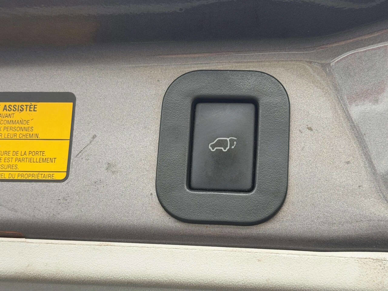 Used 2014 Toyota Sienna XLE w/ XLE Premium Package image 14