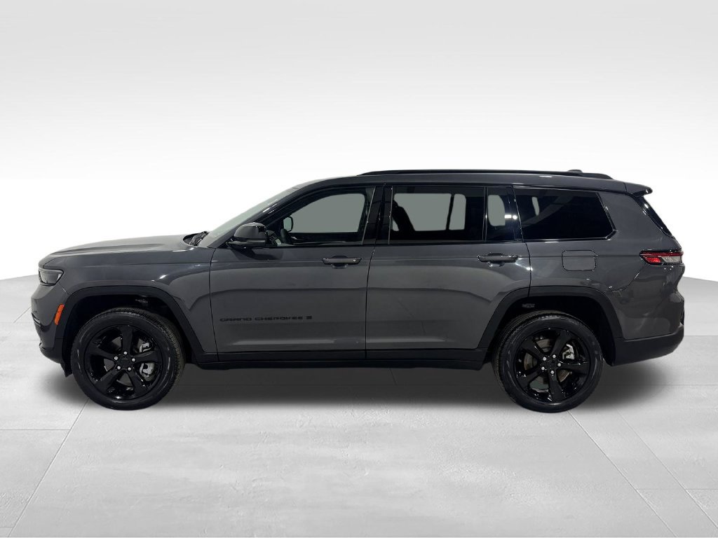 Used 2025 Jeep Grand Cherokee L Limited w/ Black Appearance Package AWD/4WD image 13
