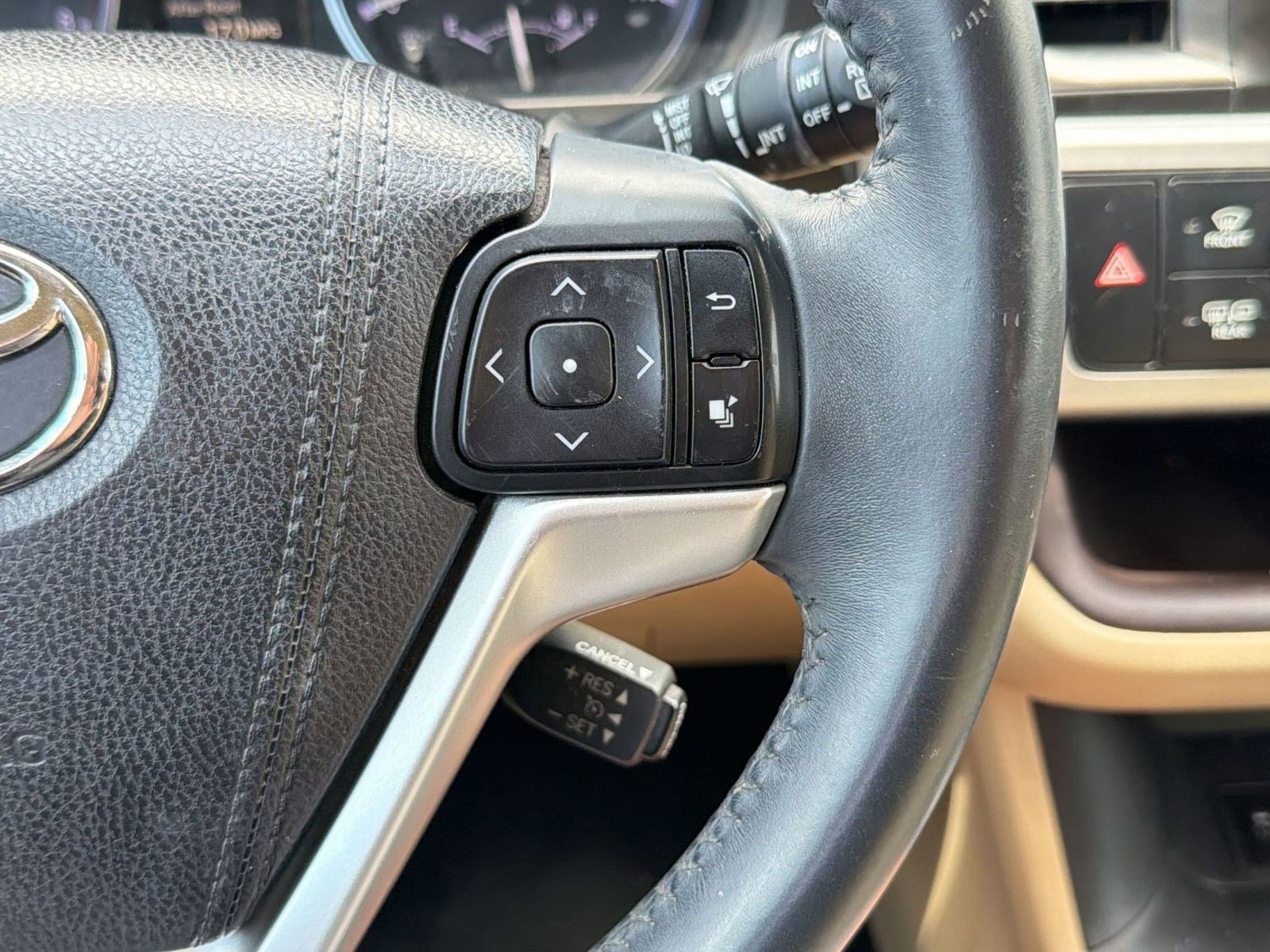Used 2016 Toyota Highlander XLE FWD image 27