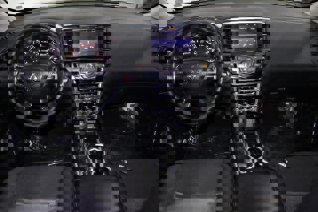 Used 2019 Nissan Pathfinder S image 2