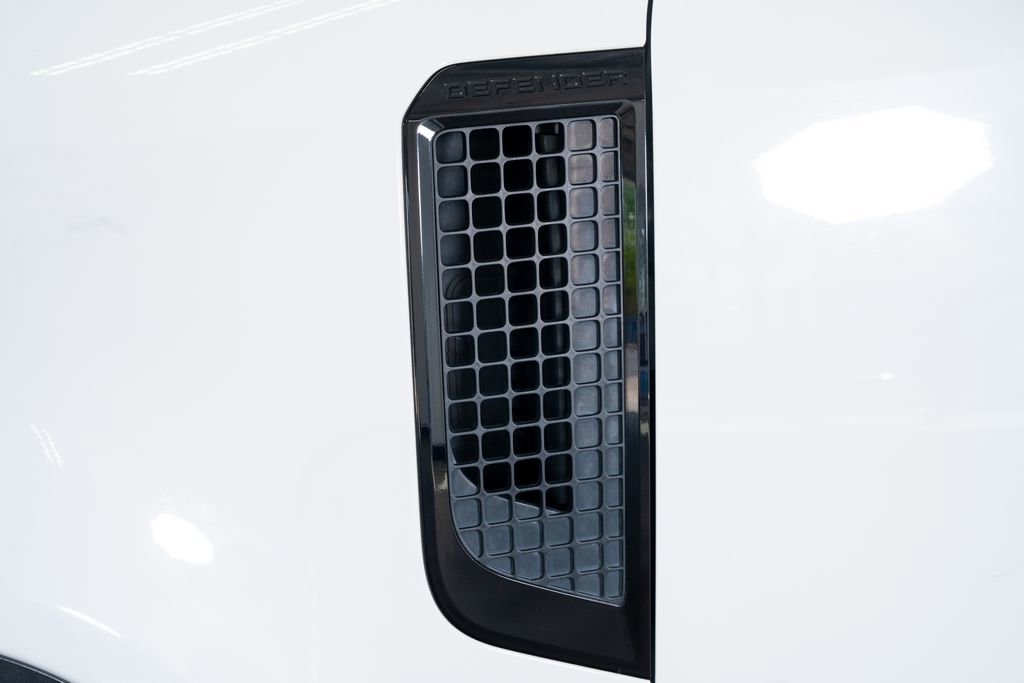 Used 2022 Land Rover Defender 90 S AWD/4WD image 21