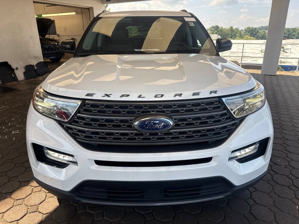 Used 2024 Ford Explorer XLT w/ Equipment Group 202A AWD/4WD image 2