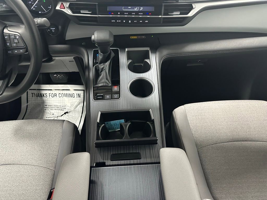 Used 2025 Toyota Sienna LE image 40