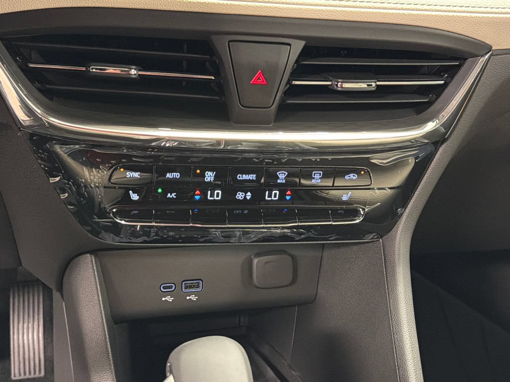 New 2026 Buick Encore GX Avenir w/ Avenir Technology Package FWD image 32