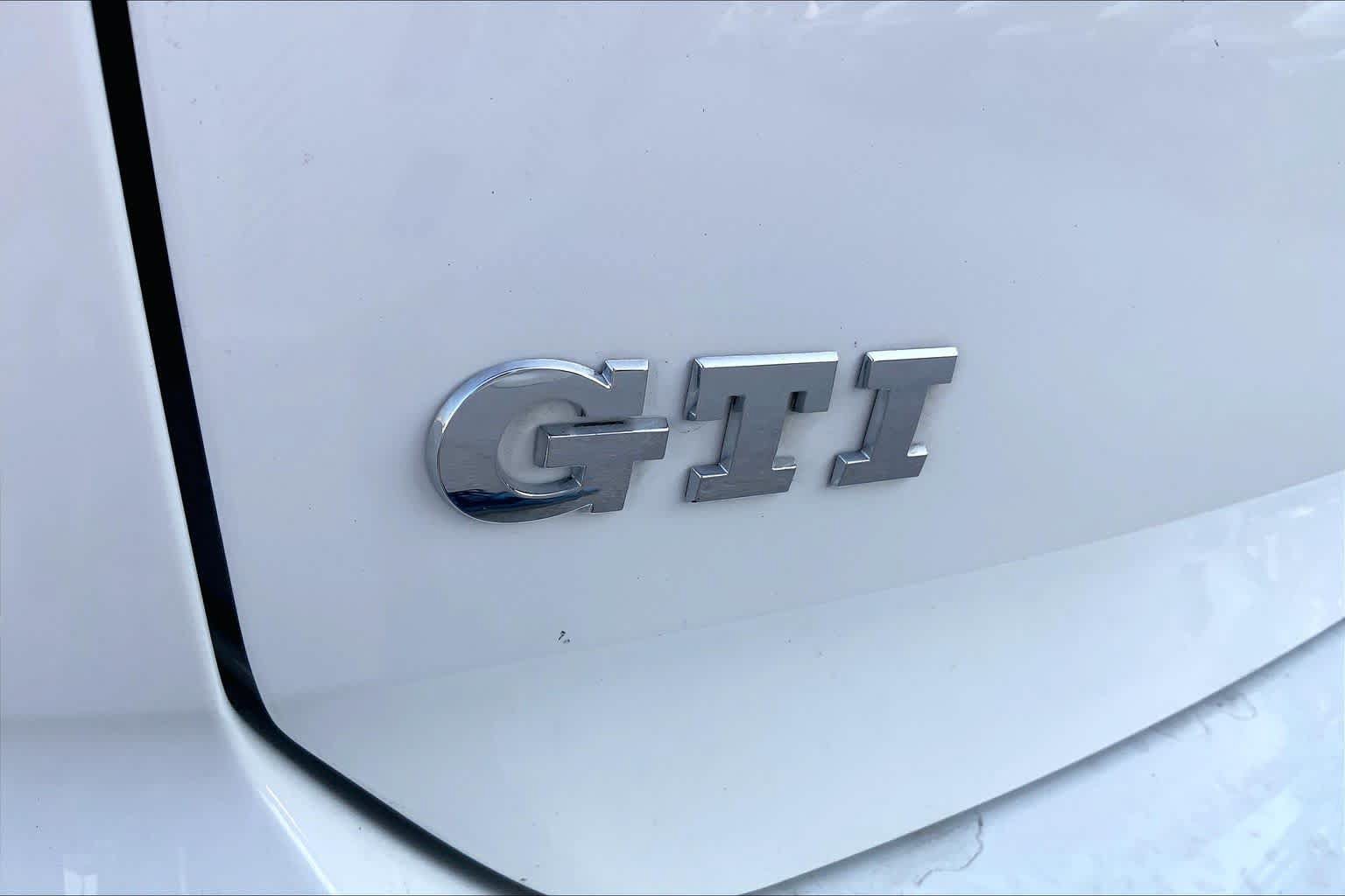 Used 2017 Volkswagen GTI SE FWD image 10