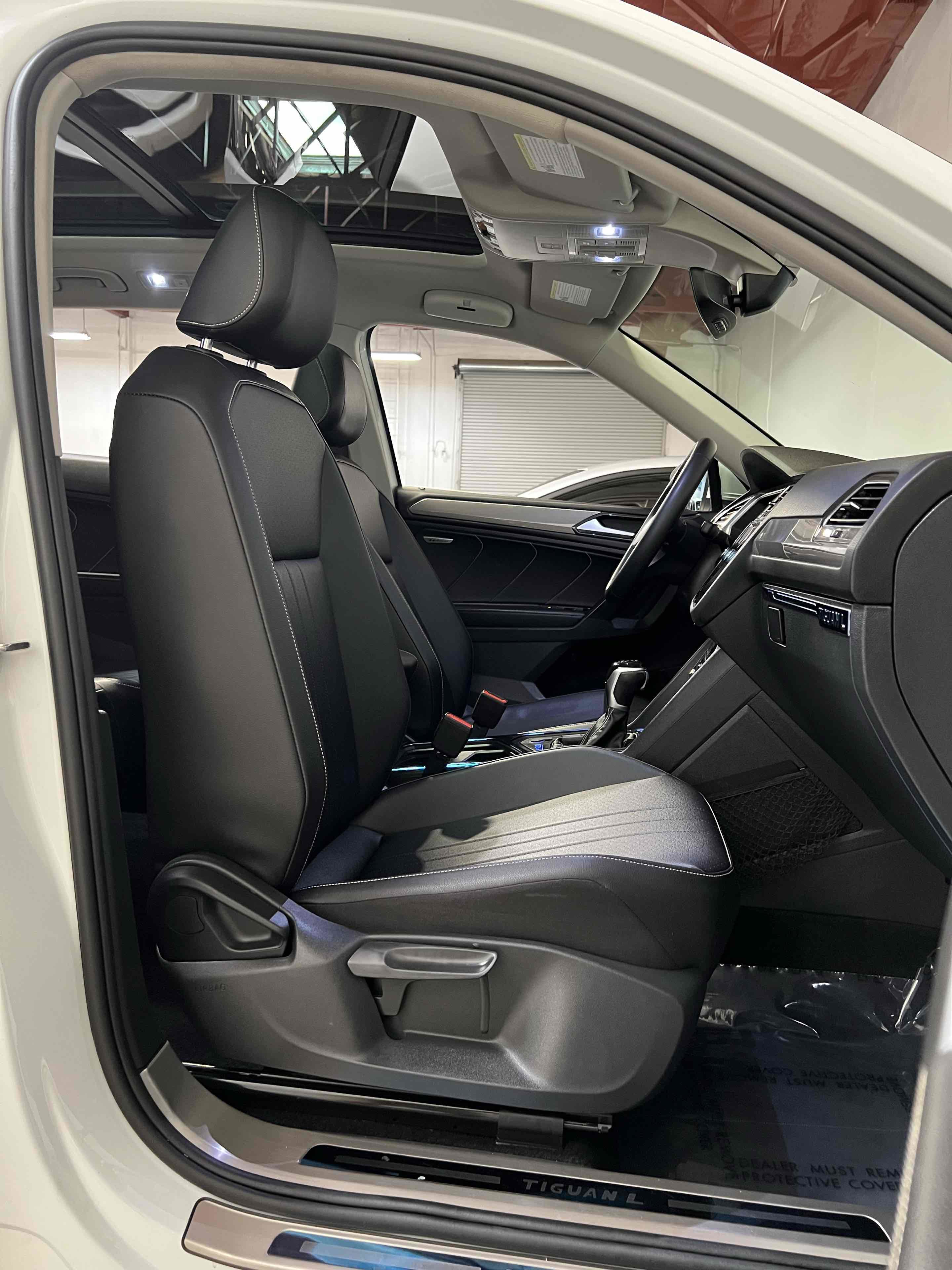 Used 2023 Volkswagen Tiguan SE w/ Panoramic Sunroof Package image 47