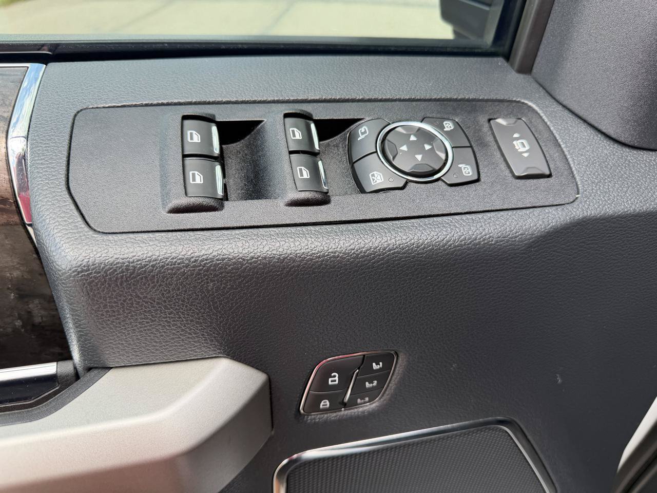 Used 2022 Ford F350 Lariat w/ Lariat Ultimate Package AWD/4WD image 17