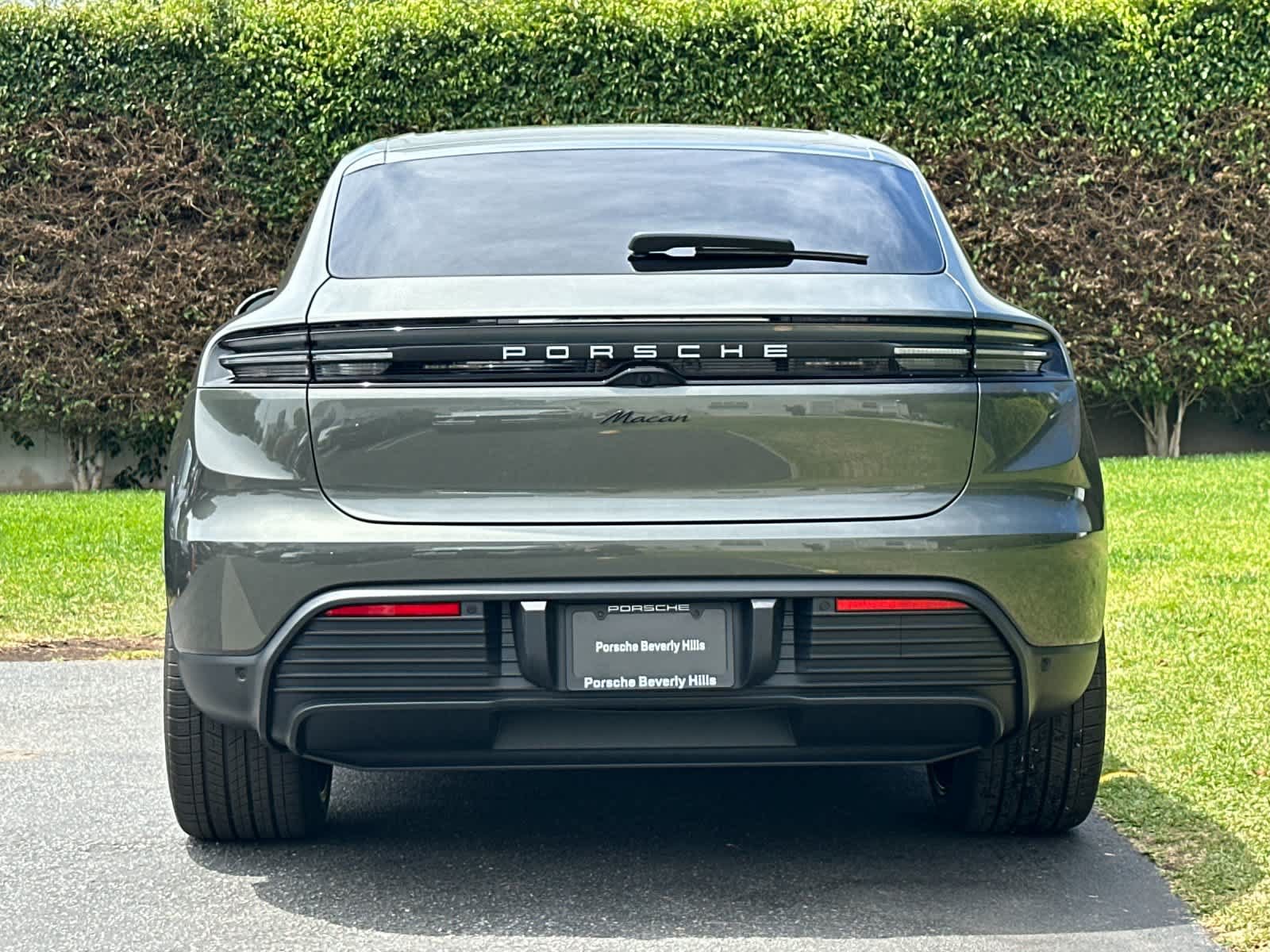New 2026 Porsche Macan Electric RWD image 7