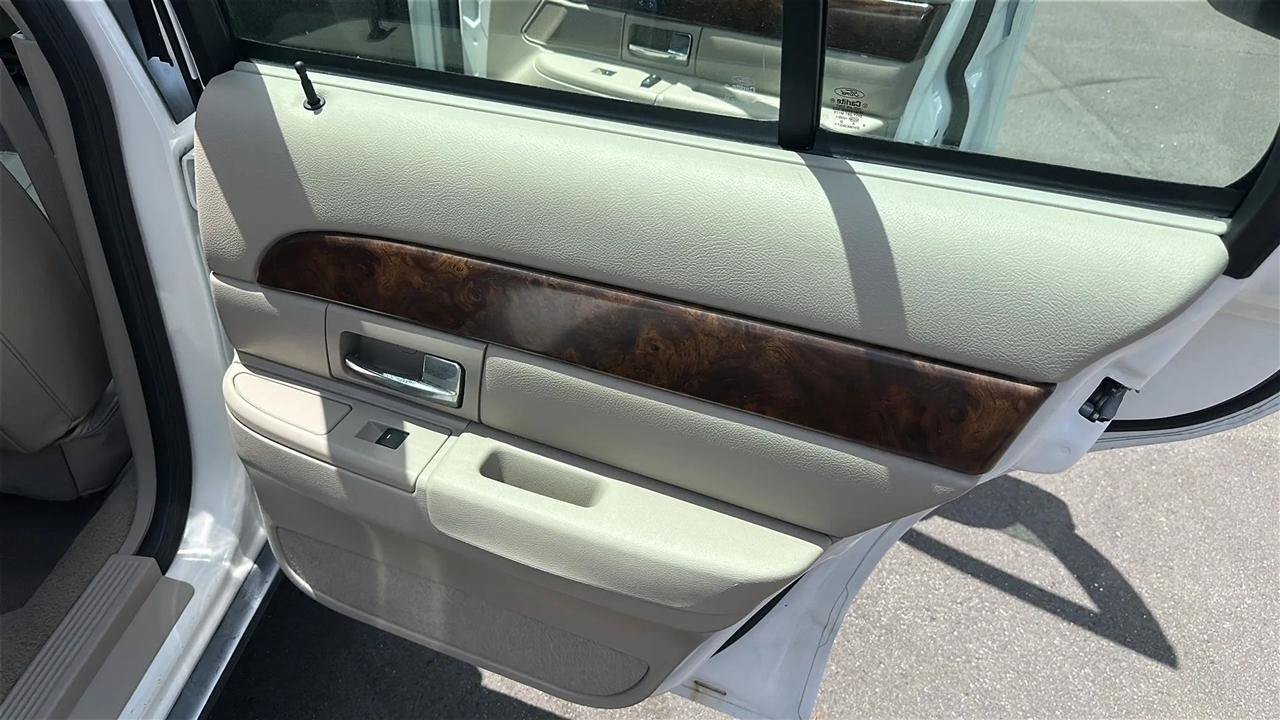 Used 2009 Mercury Grand Marquis LS RWD image 28