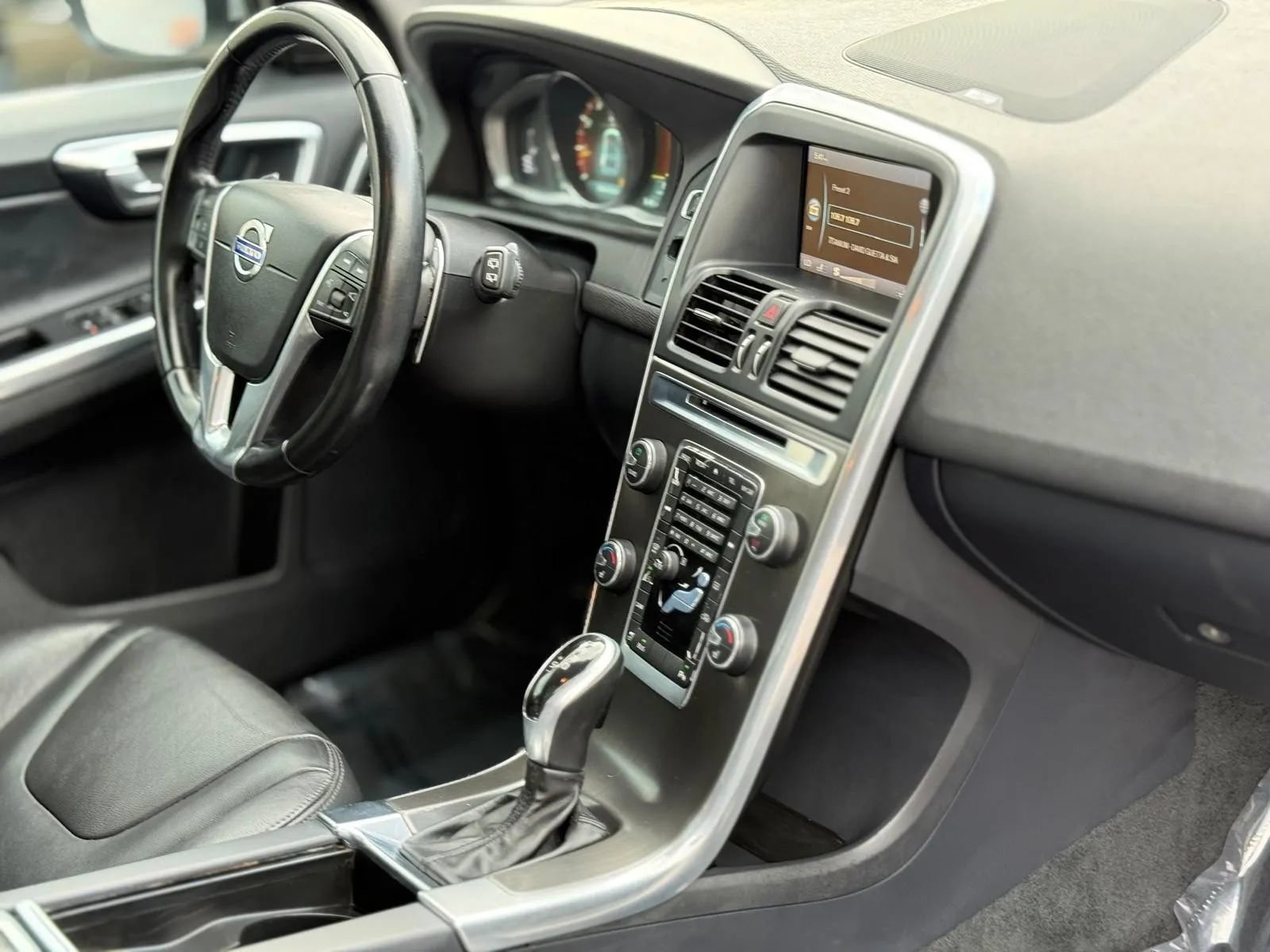 Used 2015 Volvo XC60 T6 Platinum AWD/4WD image 14