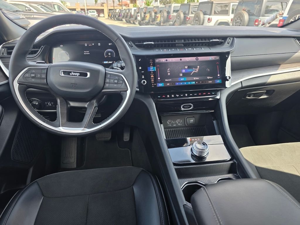 New 2026 Jeep Grand Cherokee Altitude RWD image 10