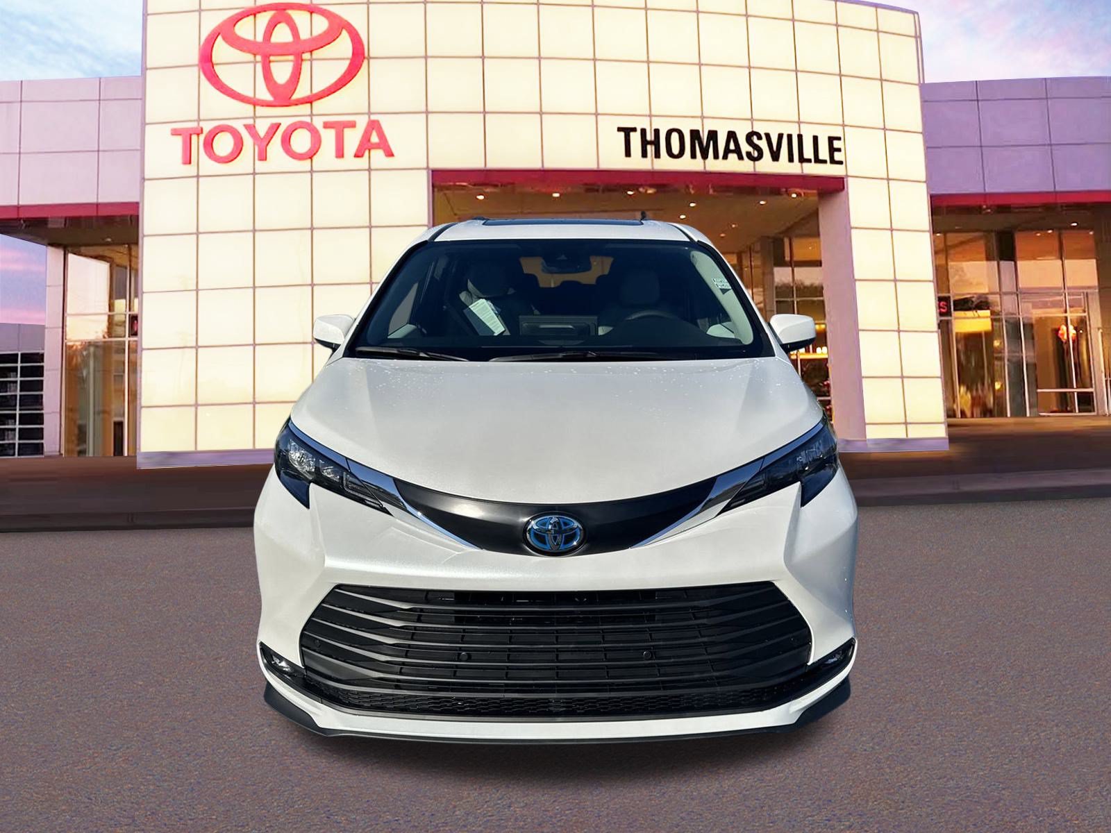 New 2025 Toyota Sienna XLE FWD image 2