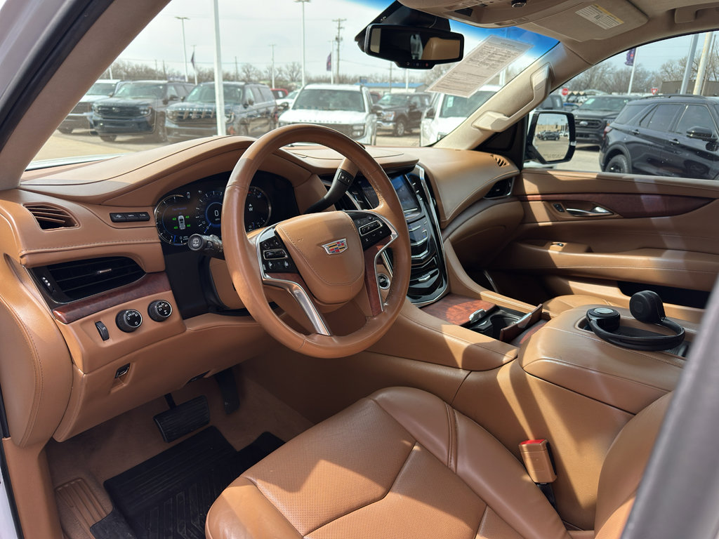 Used 2016 Cadillac Escalade Platinum image 14