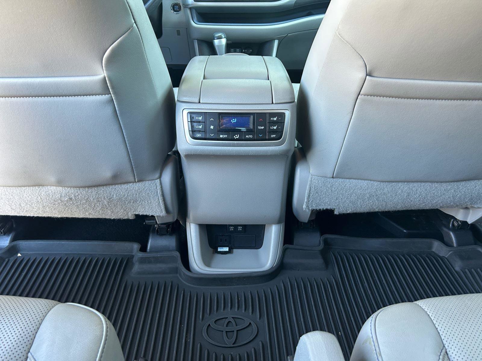 Used 2017 Toyota Highlander Limited Platinum image 17
