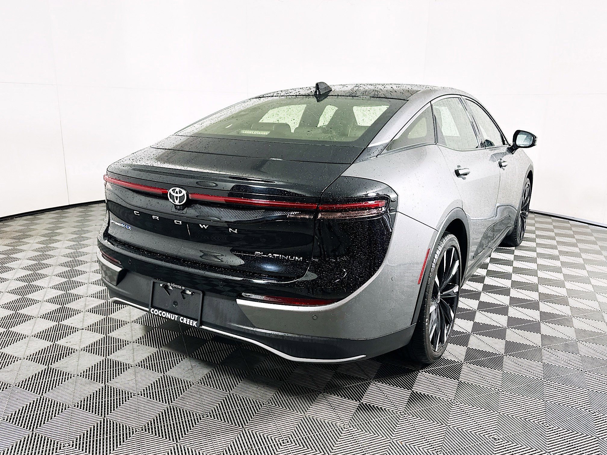 Used 2024 Toyota Crown Platinum AWD/4WD image 3