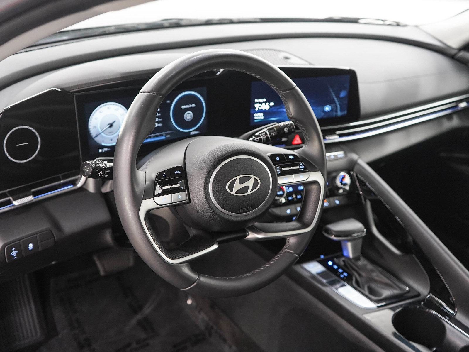 Used 2025 Hyundai Elantra SEL FWD image 19