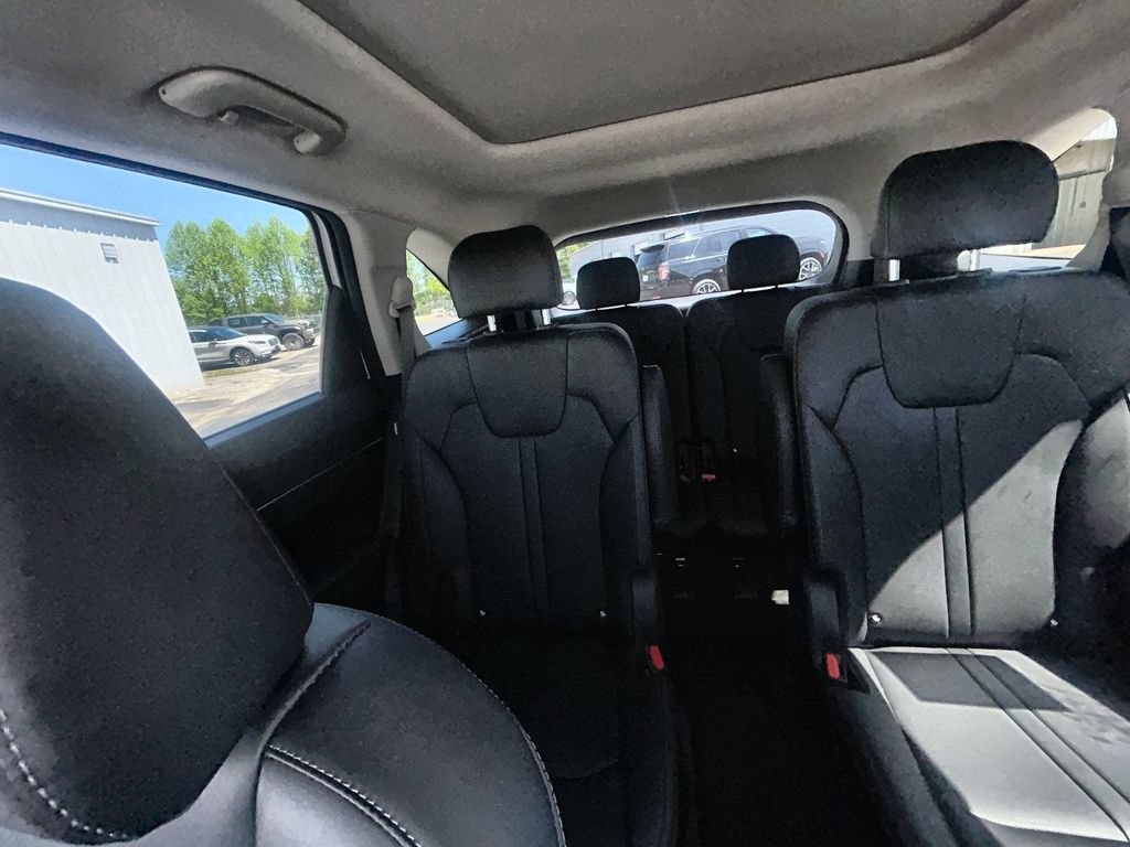 Used 2025 Kia Sorento EX w/ Panoramic Sunroof Package FWD image 29