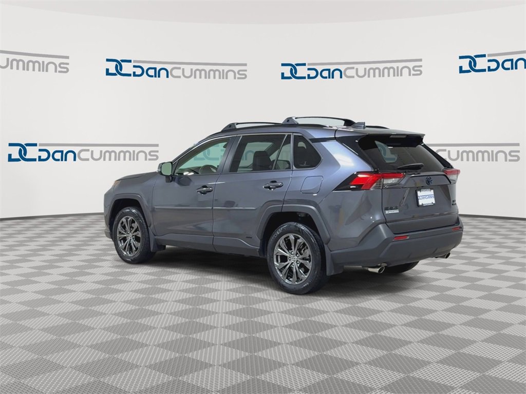 Used 2023 Toyota RAV4 XLE Premium image 6