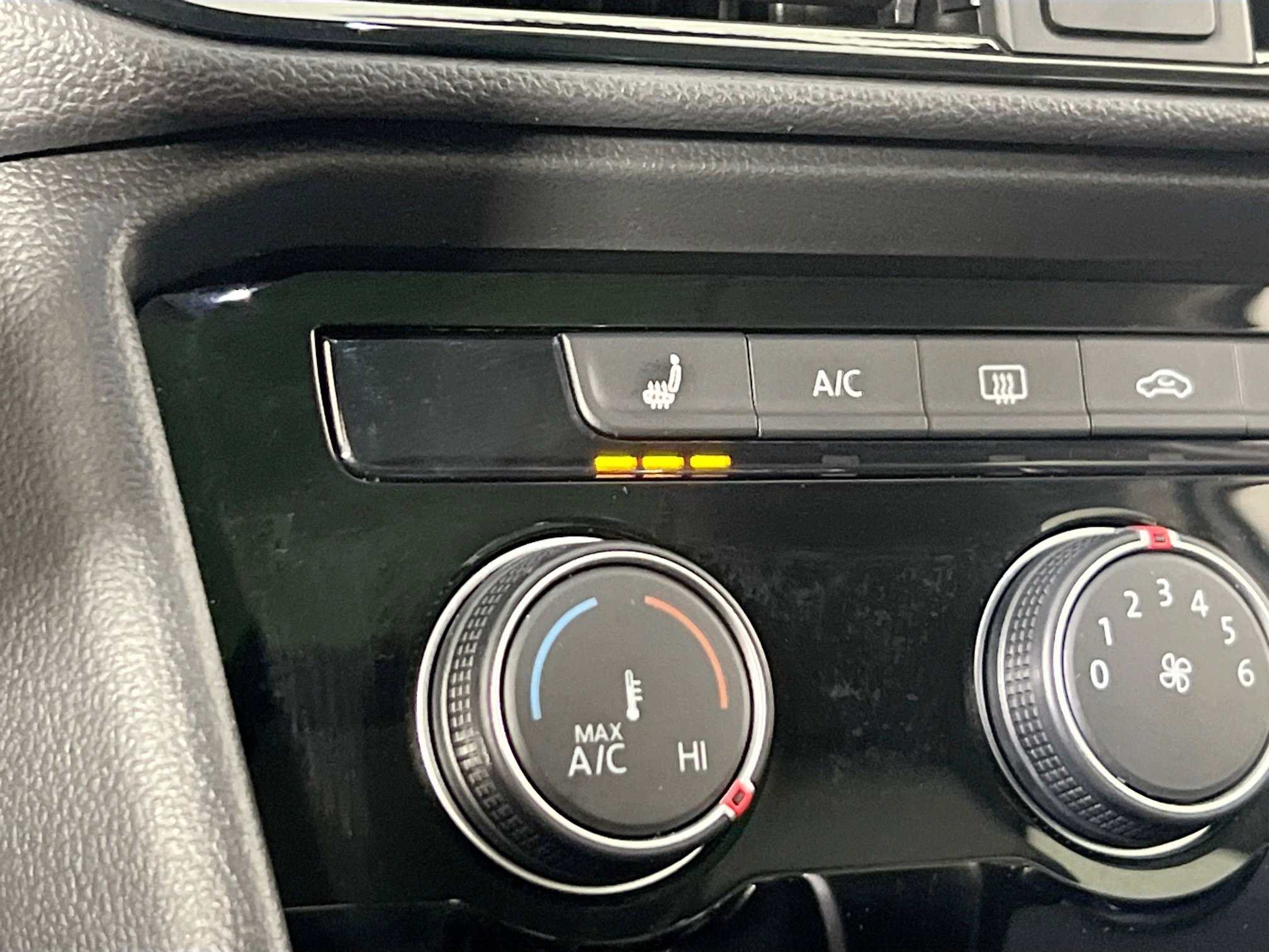 Used 2023 Volkswagen Taos SE AWD/4WD image 19