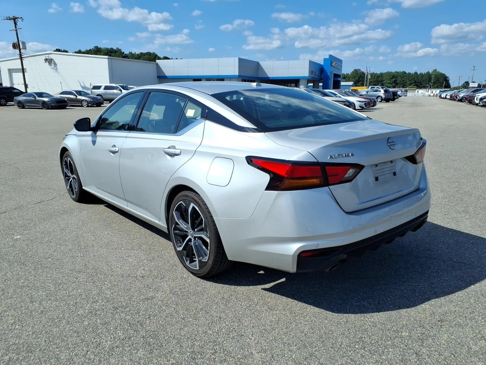 Used 2024 Nissan Altima 2.5 SR FWD image 3