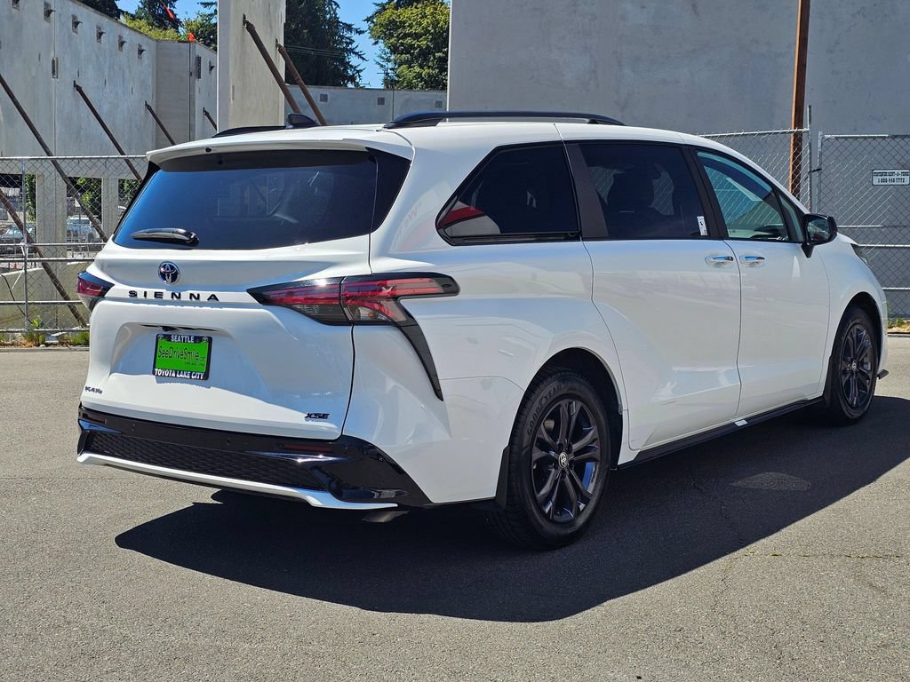 Used 2025 Toyota Sienna XSE AWD/4WD image 7