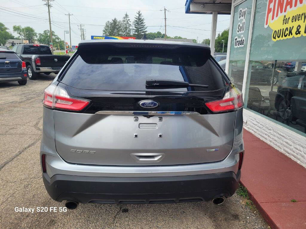 Used 2020 Ford Edge SE image 5