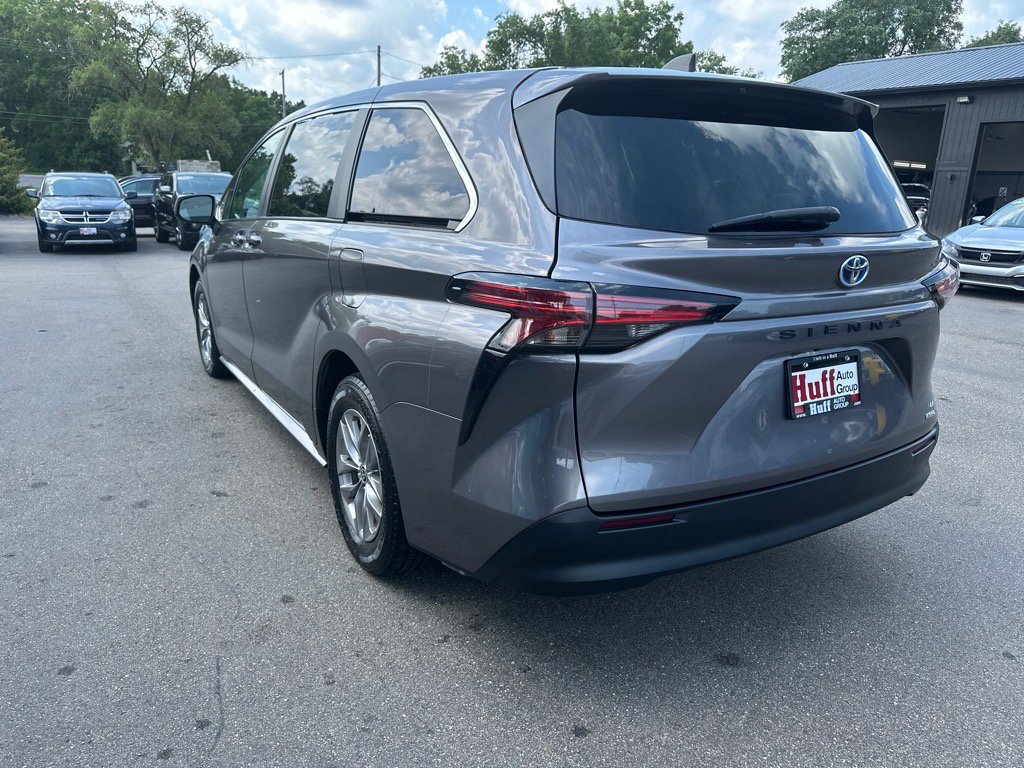Used 2022 Toyota Sienna LE image 8