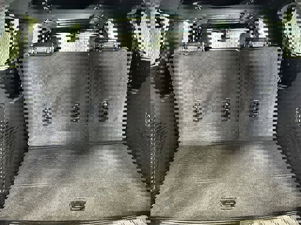 Used 2022 GMC Yukon XL AT4 image 30